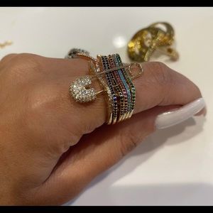 VND MULTICOLORED CRYSTAL SAFETY PIN RING